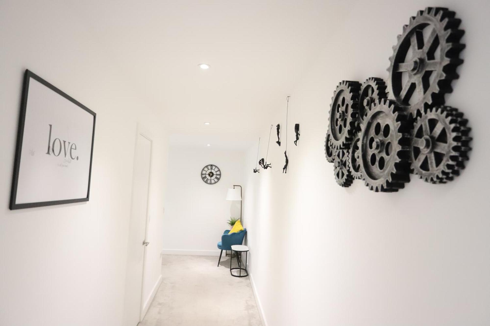 Spacious 3-Story Retreat With Rooftop Terrace And Modern Amenities Londres Exterior foto