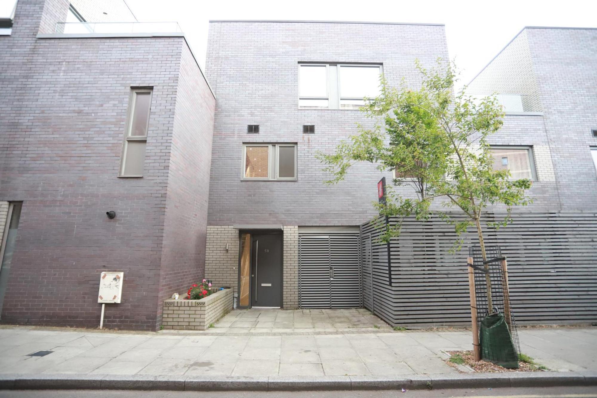 Spacious 3-Story Retreat With Rooftop Terrace And Modern Amenities Londres Exterior foto