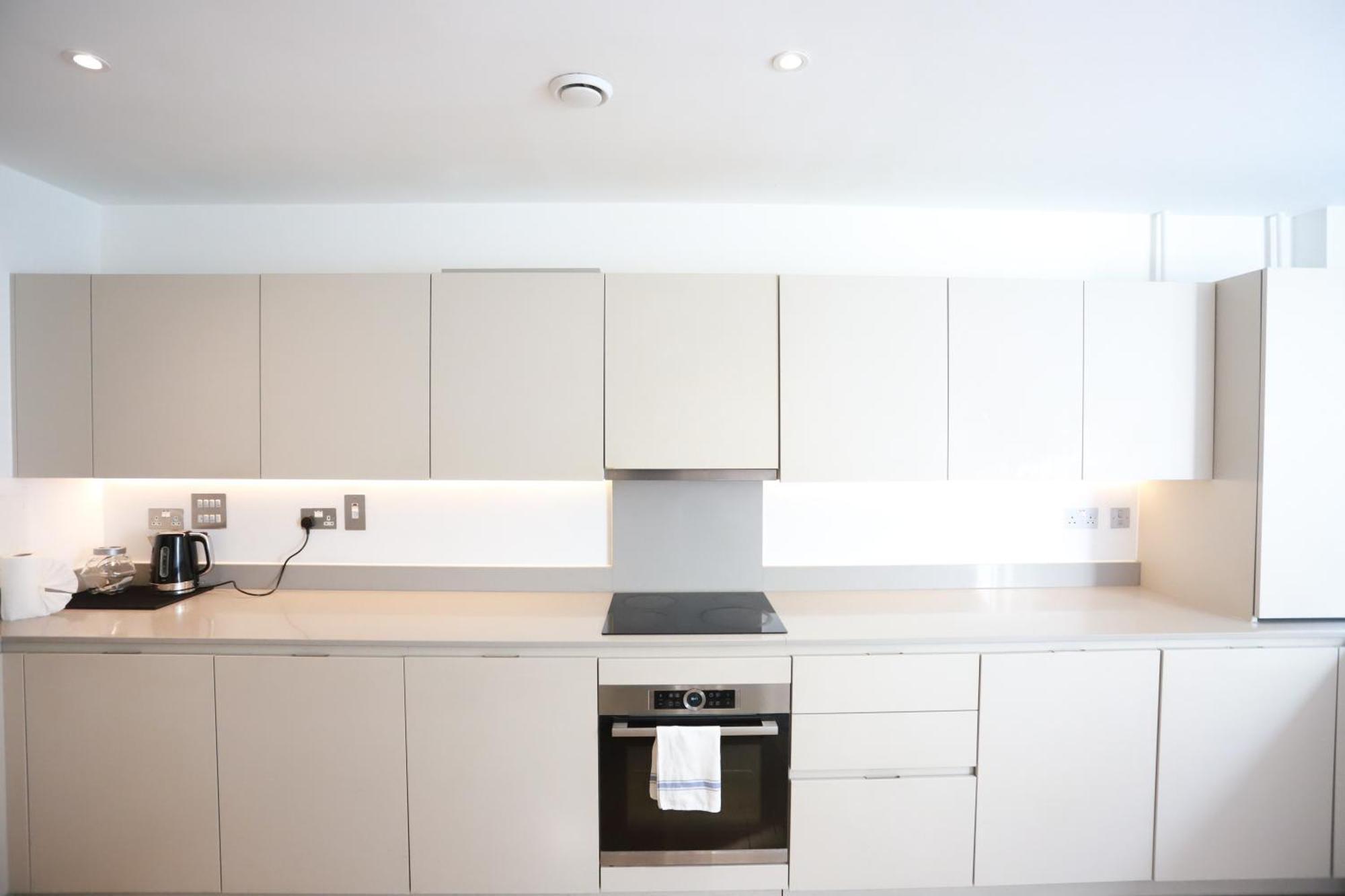 Spacious 3-Story Retreat With Rooftop Terrace And Modern Amenities Londres Exterior foto