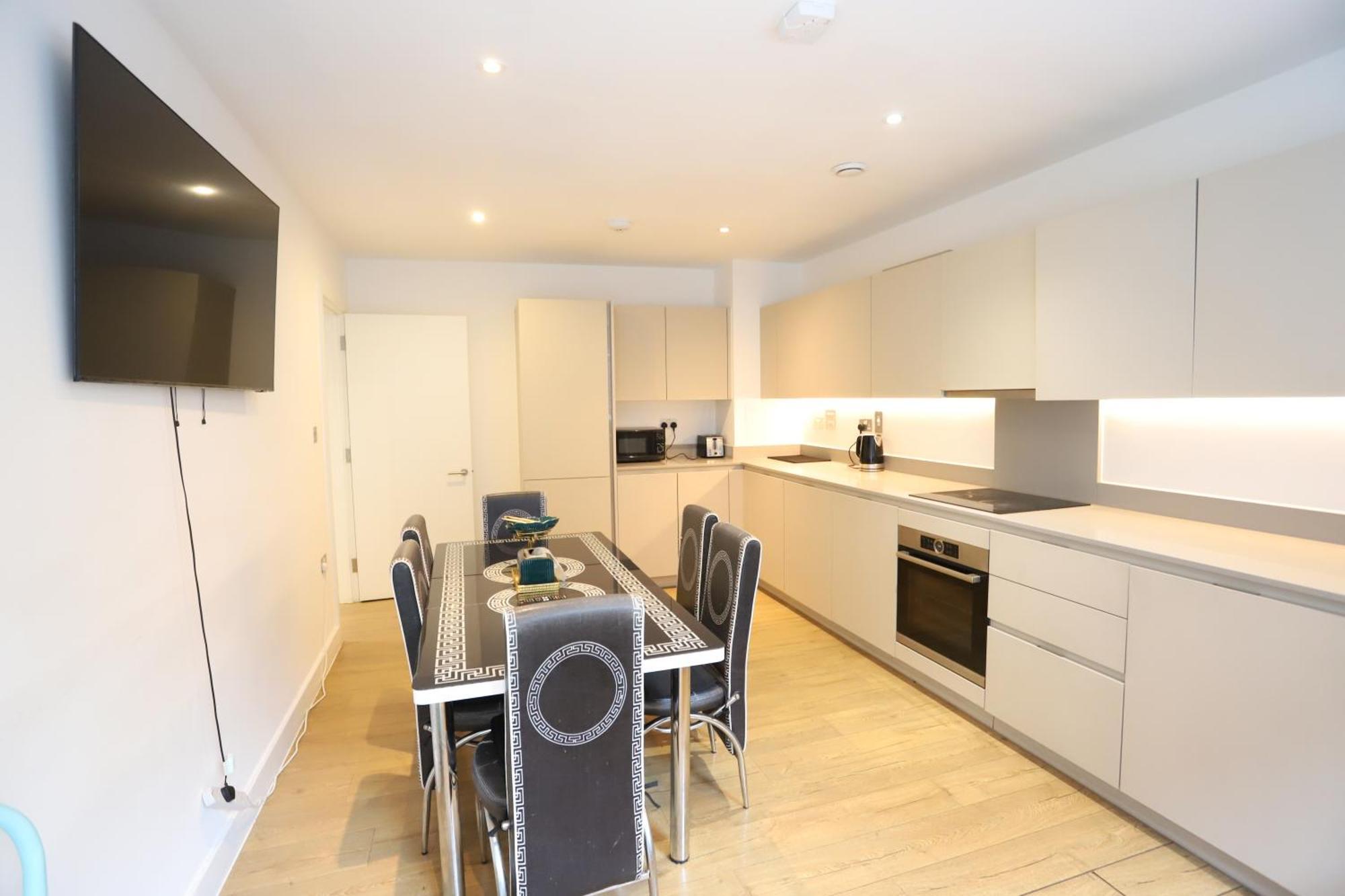 Spacious 3-Story Retreat With Rooftop Terrace And Modern Amenities Londres Exterior foto