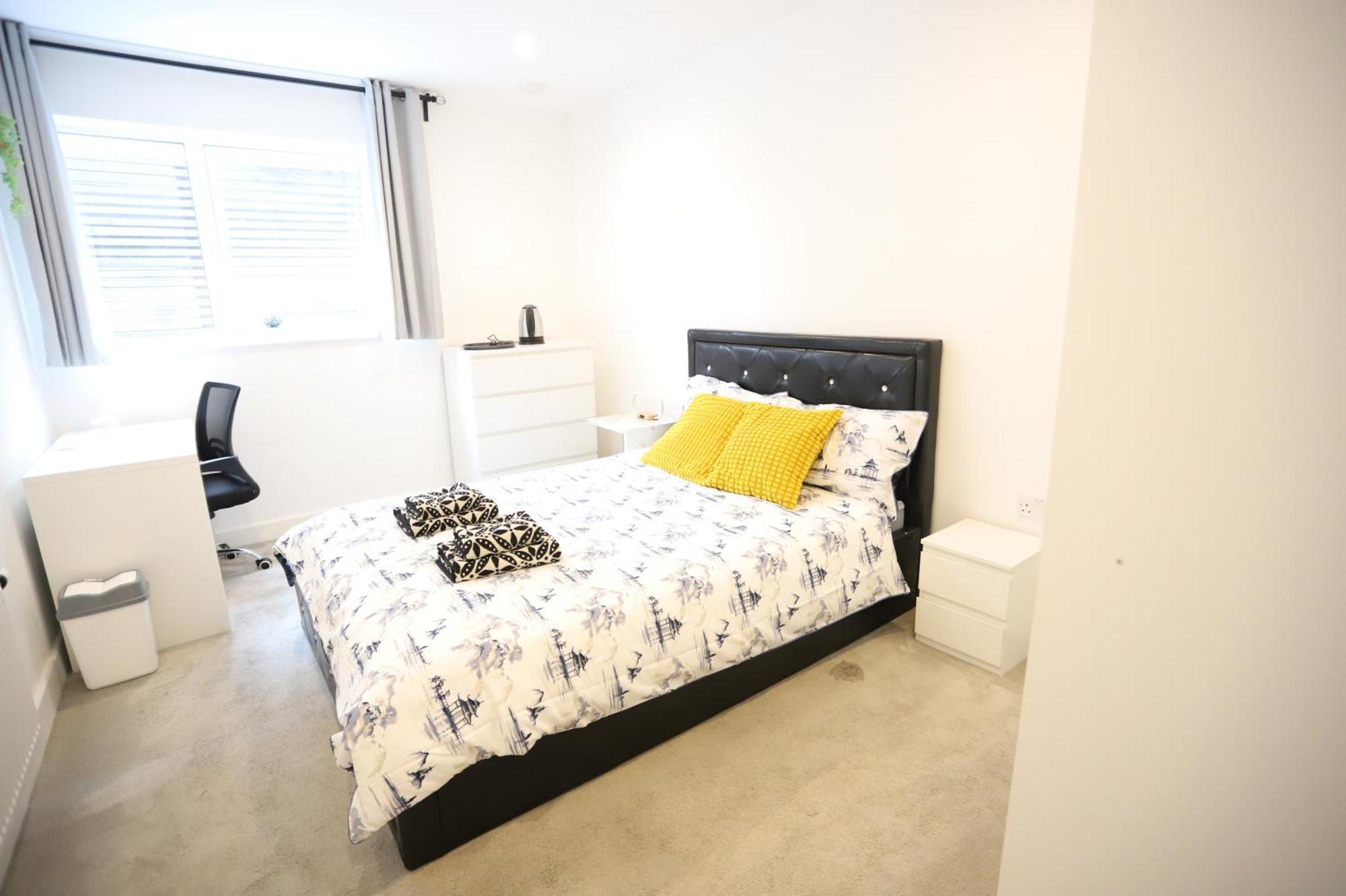 Spacious 3-Story Retreat With Rooftop Terrace And Modern Amenities Londres Exterior foto