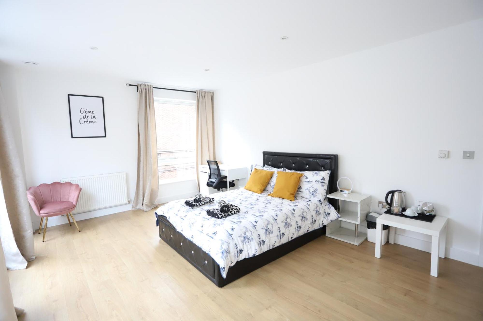 Spacious 3-Story Retreat With Rooftop Terrace And Modern Amenities Londres Exterior foto